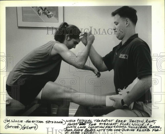 Press Photo Physical Therapist Works On High School Volleyball Player's Knee- Historic Images