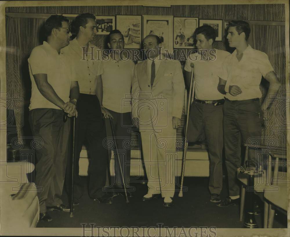 1962 Press Photo Cuban Ransom Seekers With Mayor Schiro, City Hall, New Orleans