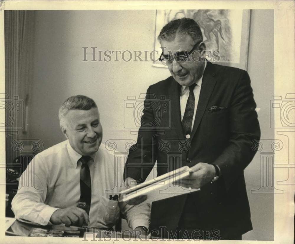 1967 Press Photo Public Relations Man Plans National Campaign With Di Lorenzo- Historic Images