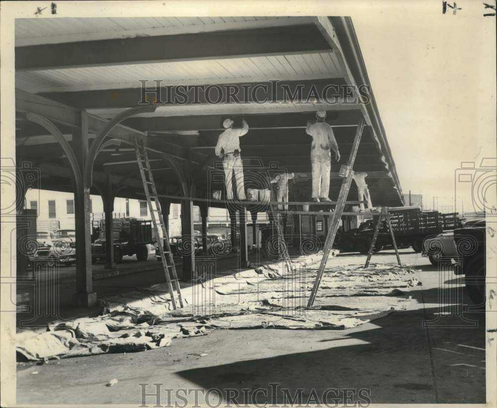1961 Press Photo Painters Refresh Farmers&#39; Market At French Market, New Orleans