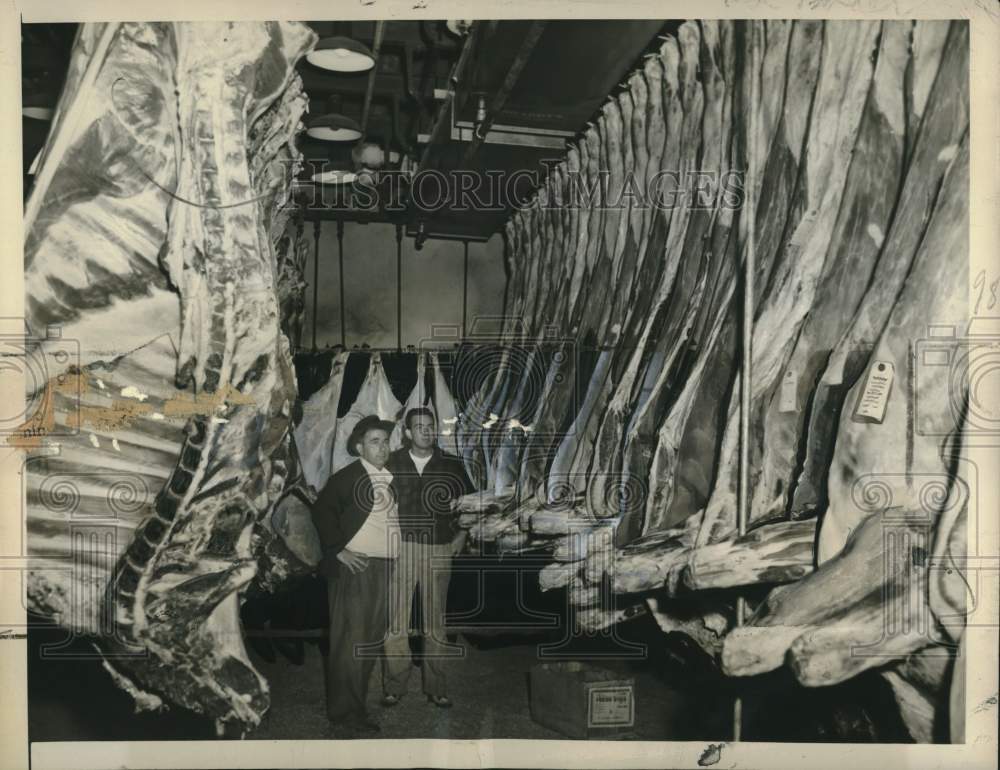 1946 Press Photo Jack Moore And Harvey Seals With Beef Carcasses, Atlanta- Historic Images