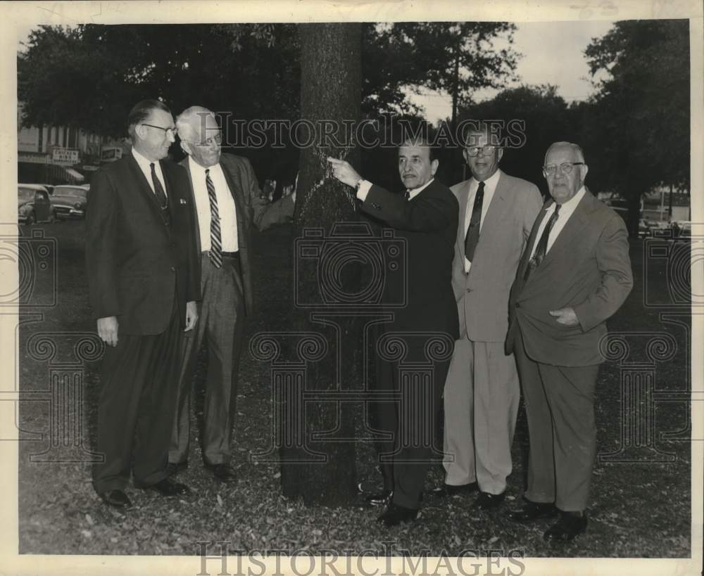 1961 Press Photo Mayor Victor Schiro And Tree Preservation Group, New Orleans