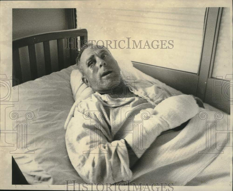 Load image into Gallery viewer, 1970 Press Photo Gulf Oil Rig Fire Survivor Jack G. Norment Rests In Hospital

