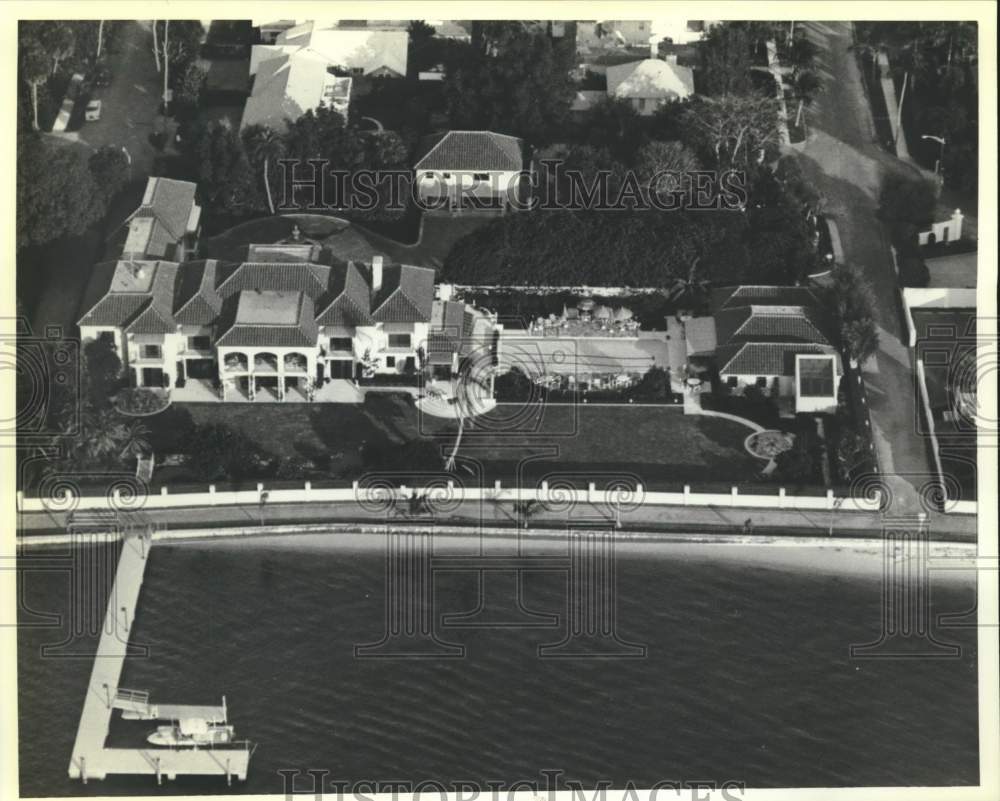 1988 Press Photo Aerial View Of Mediterranean-Style Estate, Palm Beach, Florida