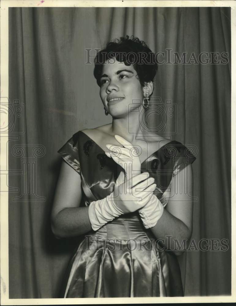 1962 Press Photo Eleanor Merrick Sings Title Role, Xavier University Production- Historic Images