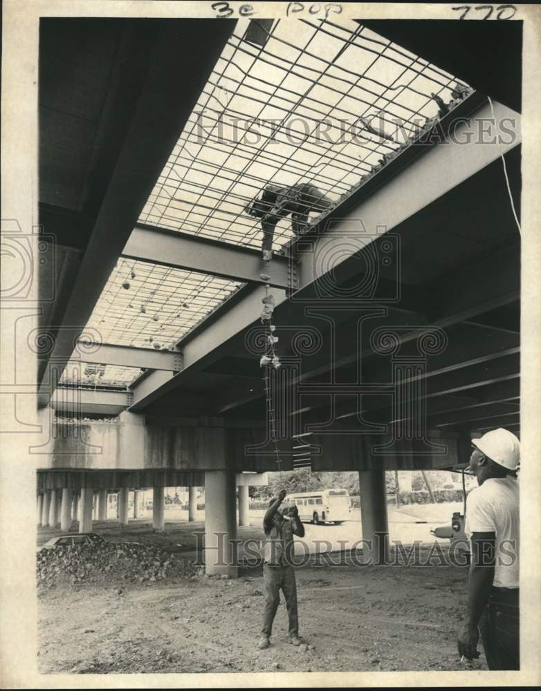 1971 Press Photo Repairs In Progress On Section Of Pontchartrain Expressway- Historic Images