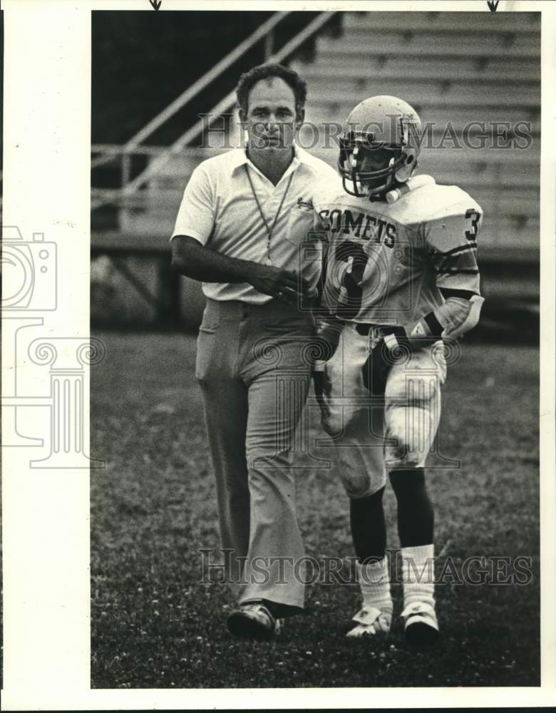 1983 Press Photo St. Charles Football Coach Rodney Louque And Player At Practice- Historic Images