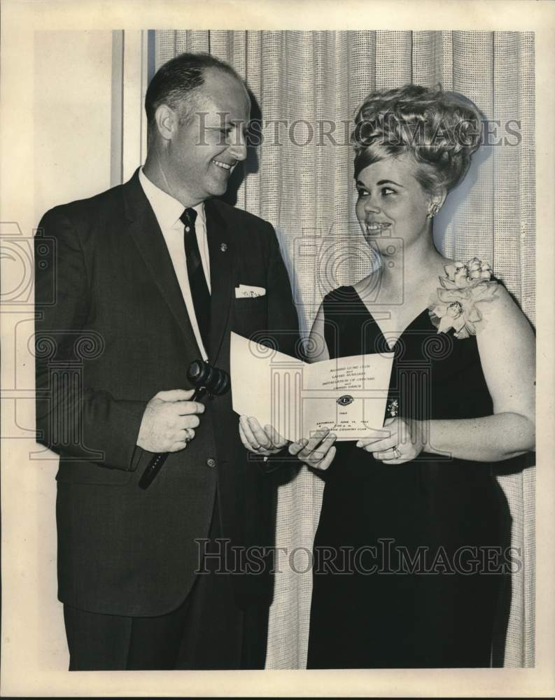 1965 Press Photo Edward Mulhearn, Marie Riddle Of Algiers Lions Club &amp; Auxiliary- Historic Images