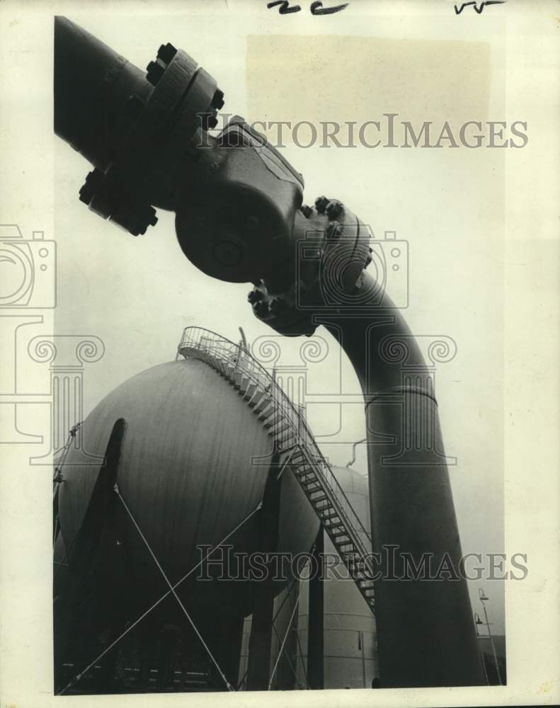 Load image into Gallery viewer, 1967 Press Photo Elastomeric Plug Valve for High Pressure Refinery Storage Tank

