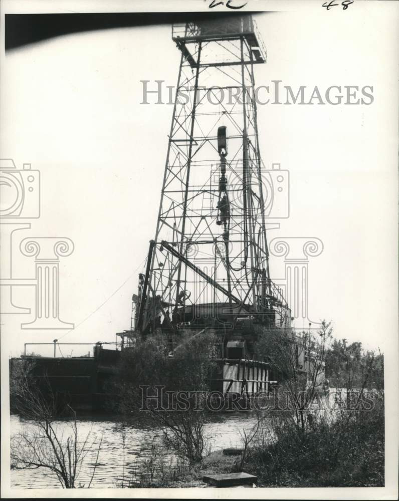 1969 Press Photo Oil drilling rig in Bayou Barataria, Louisiana - noc00148