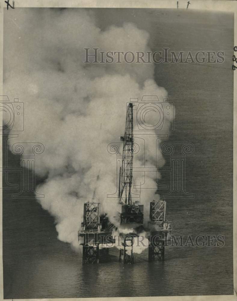 Load image into Gallery viewer, 1968 Press Photo Offshore Oil Rig Ablaze in Gulf South of Buras - noc00233
