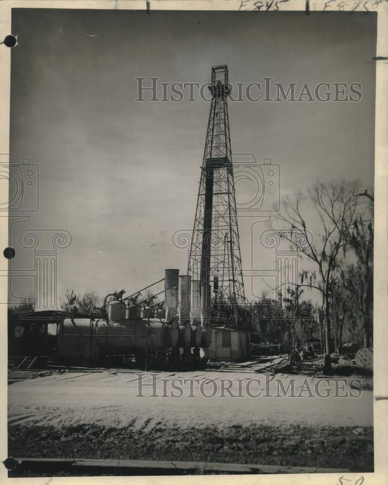 1949 Press Photo View of a "Jack" derrick oil drilling rig, Louisiana