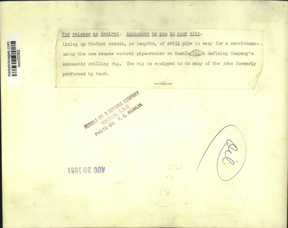 1951 Press Photo Derrickman on Humble & Oil Refining Company Oil Drilling Rig