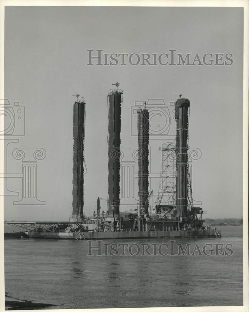 1960 Press Photo Oil Industry: Offshore Rig - noc00386