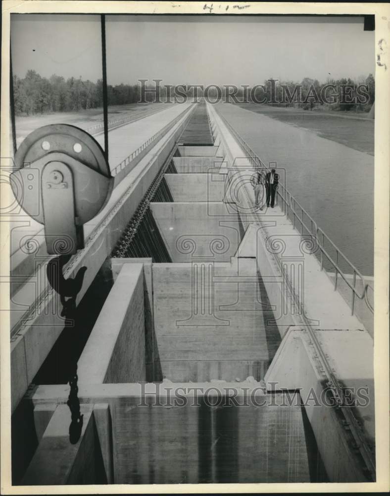 Load image into Gallery viewer, 1960 Press Photo Old River Control Structure Engineers Inspect Overbank Spillway
