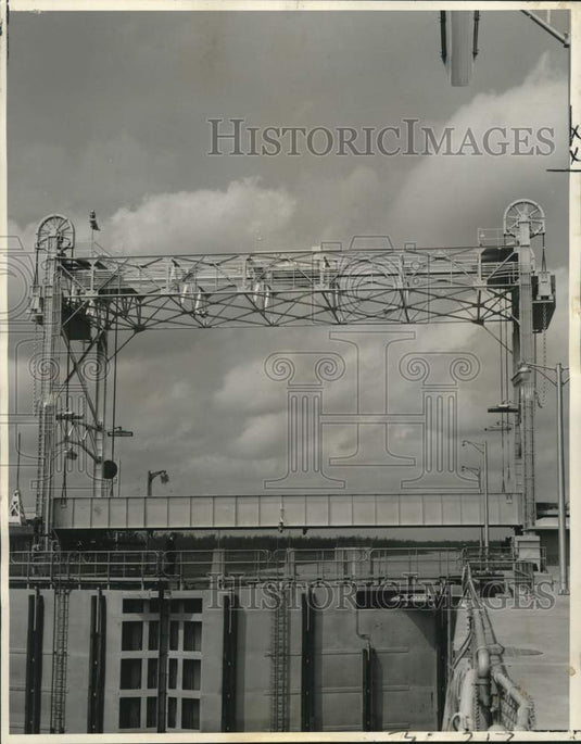 1965 Press Photo Lift Span of Highway Bridge Crossing Old River Lock - noc00419
