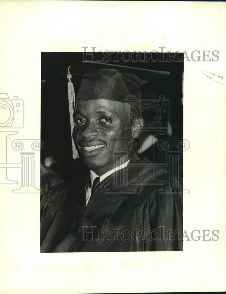 1985 Press Photo Top Suno Graduate Steven Okpalobi Jr., Uno Lakefront Auditorium- Historic Images