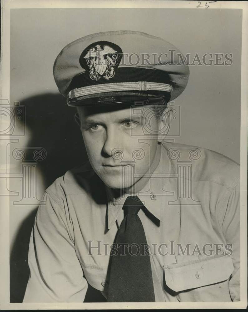 1951 Press Photo Lieutenant William W. Ogden of Navy Medical Corps - noc00568