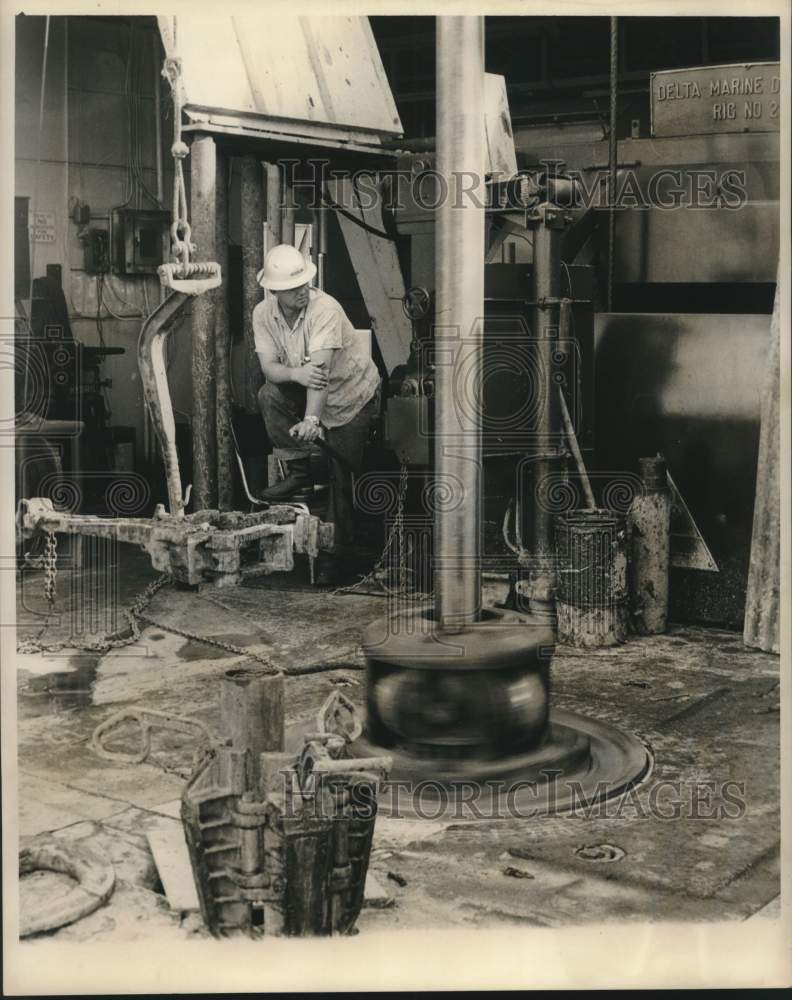 Load image into Gallery viewer, 1965 Press Photo Oil Rig Worker at work - noc00613
