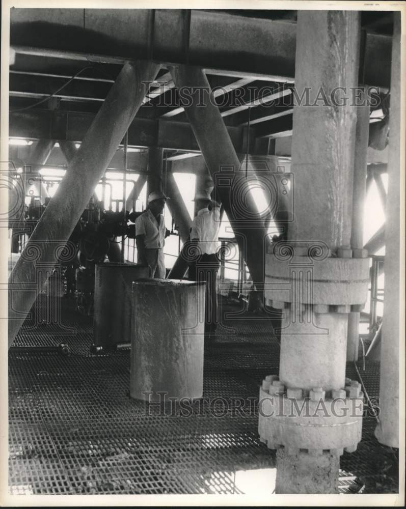 1965 Press Photo Oil Rig Workers at Work - noc00616