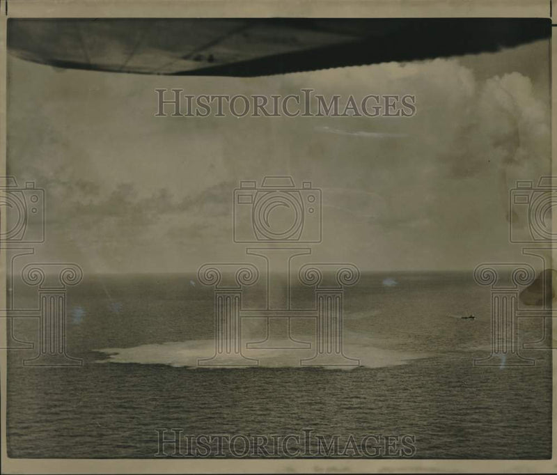 Load image into Gallery viewer, 1964 Press Photo Bubbling Waters Where Oil Drilling Rig Exploded, Gulf of Mexico
