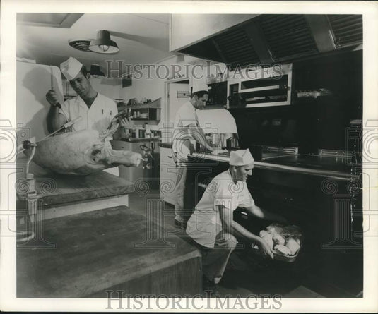 1956 Press Photo Cooks on CATC Tenders and Platforms to Feed Offshore Crews