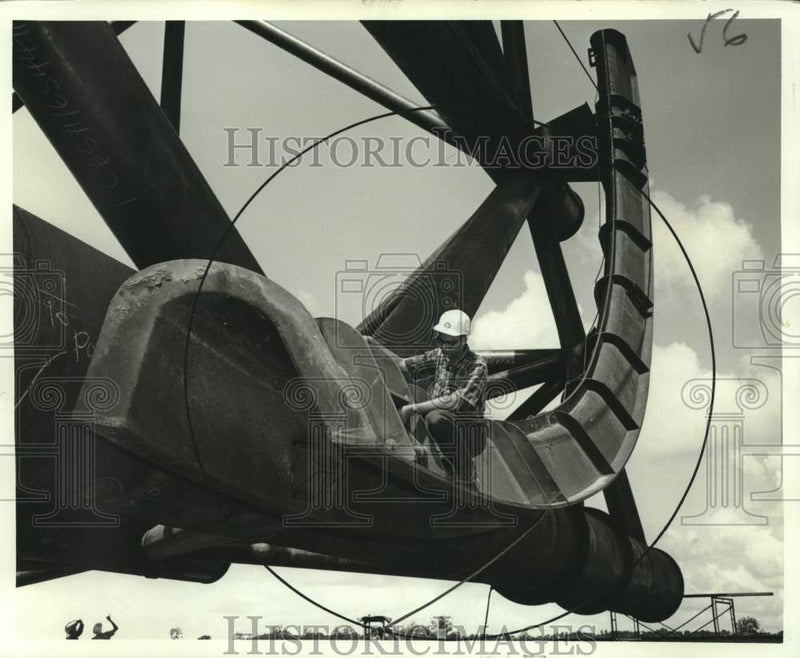 Load image into Gallery viewer, 1967 Press Photo Man installs offshore oil well protective jacket in Mississippi
