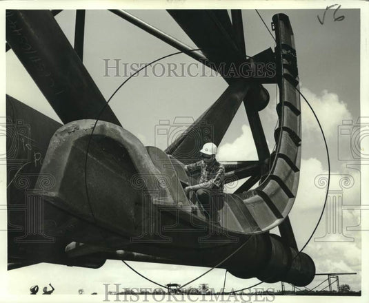 1967 Press Photo Man installs offshore oil well protective jacket in Mississippi