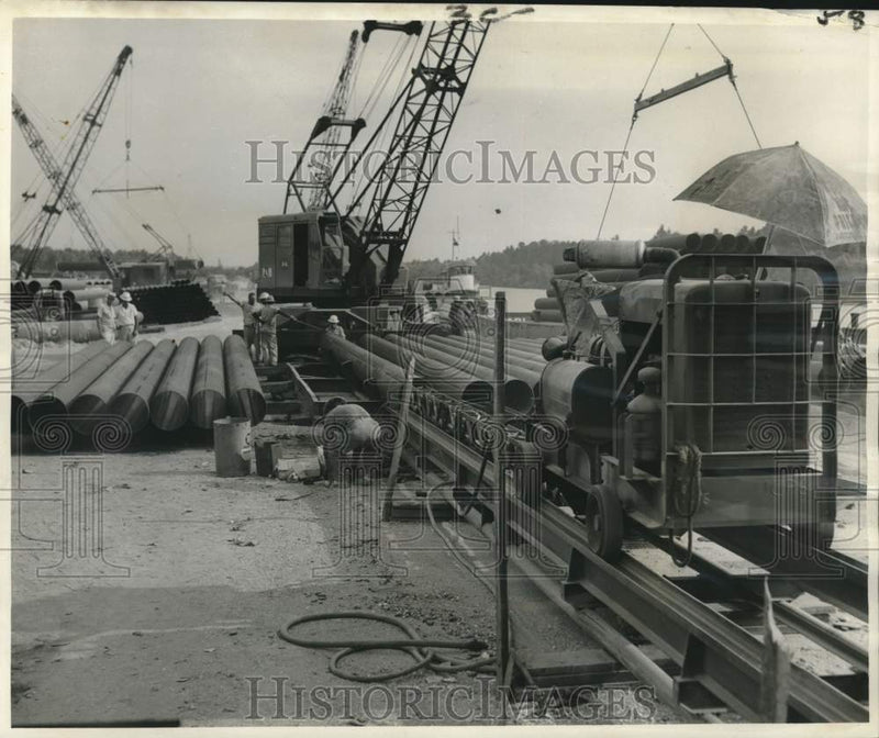 Load image into Gallery viewer, 1958 Press Photo Machine that coats resin inside pipes in Louisiana - noc00738
