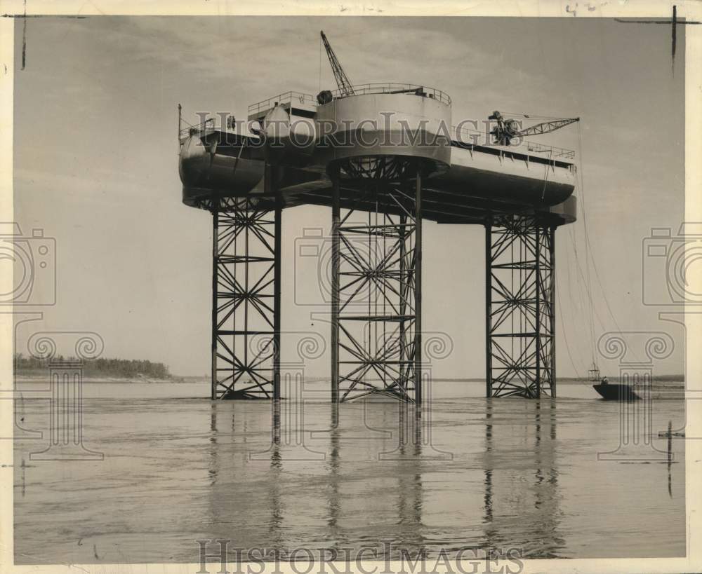 1955 Press Photo Portable Island offshore oil platform in Mississippi