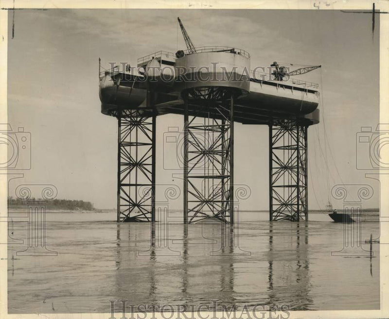 Load image into Gallery viewer, 1955 Press Photo Portable Island offshore oil platform in Mississippi
