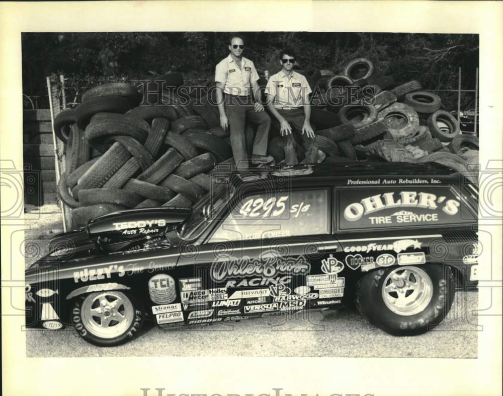 1992 Press Photo Fuzzy & Joe Ohler with their prize drag racing car, Louisiana- Historic Images