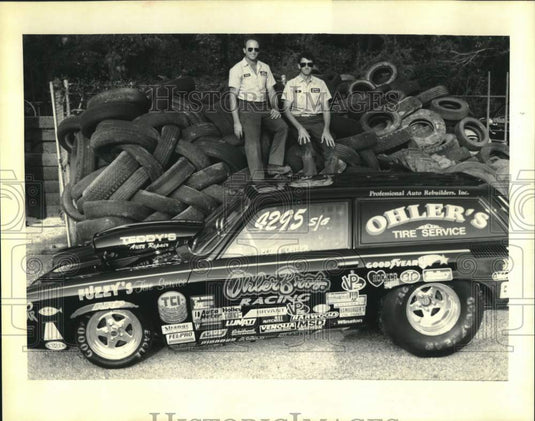 1992 Press Photo Fuzzy & Joe Ohler with their prize drag racing car, Louisiana- Historic Images