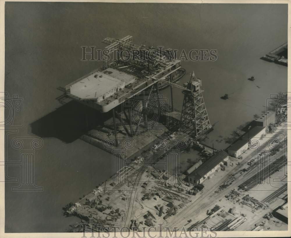 1955 Press Photo Aerial view of California Oil Drilling Barge- Historic Images