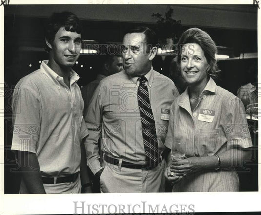 1980 Press Photo Michael, Herbert and Elsebeth O'Donnell Salute the Old School- Historic Images