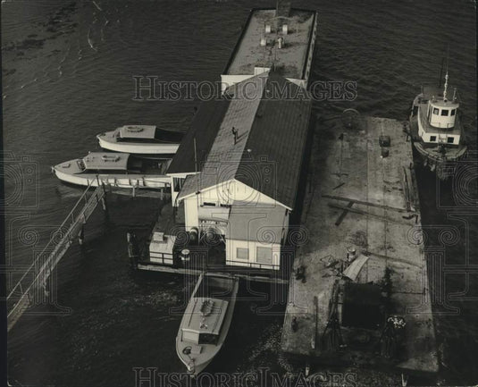 1952 Press Photo Humble Oil & Refining Company Drilling Barge, Lake Washington