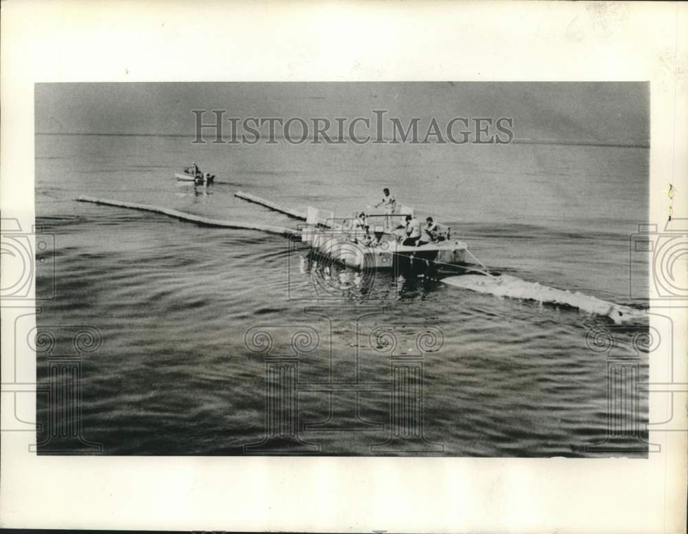 1970 Press Photo Catamaran-type barge for cleaning up offshore oil spills- Historic Images