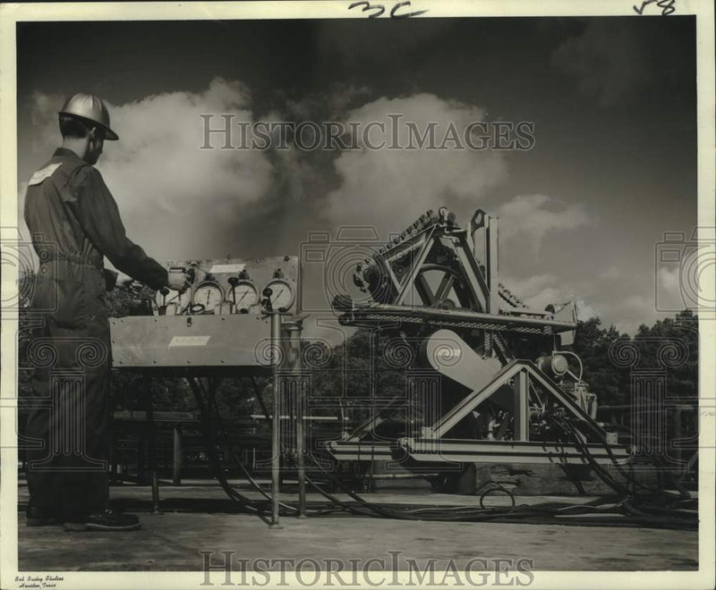 Load image into Gallery viewer, 1967 Press Photo Worker on Oil Rig - noc01146
