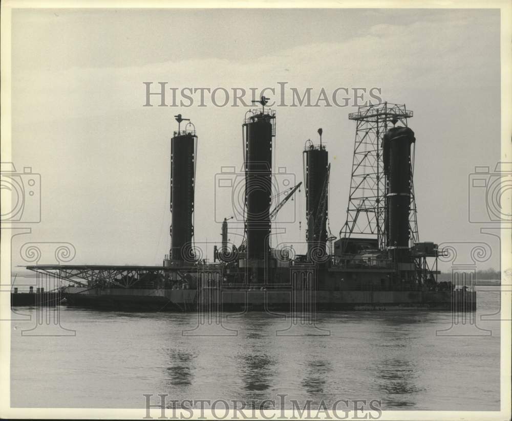 1960 Press Photo Oil Industry: Offshore Oil Rig - noc01155