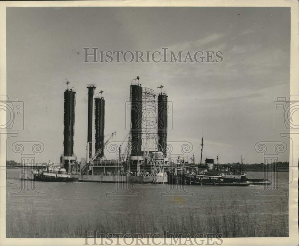 1960 Press Photo Barges at offshore oil wells near Louisiana coast- Historic Images