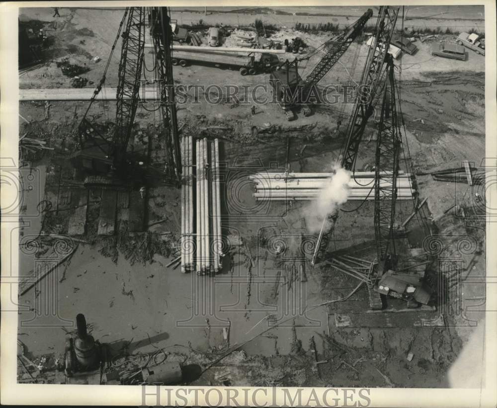 1970 Press Photo Construction of One Shell Square in progress - noc01301- Historic Images