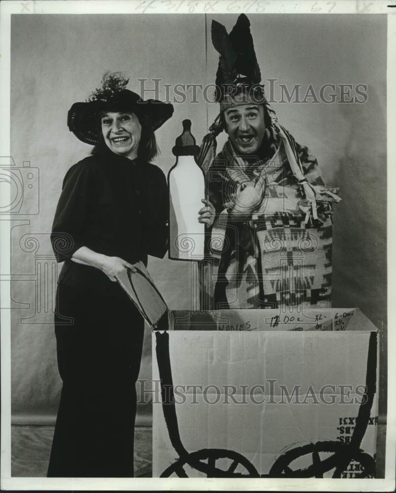 1977 Press Photo Members of the children&#39;s theater troupe, the Paper Bag Players- Historic Images