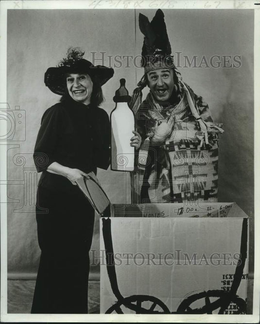 1977 Press Photo Members of the children's theater troupe, the Paper Bag Players- Historic Images