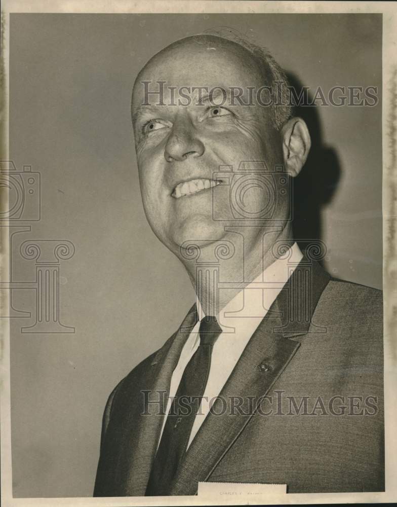 Load image into Gallery viewer, 1965 Press Photo Charles E. Palmer of United Business Schools Association
