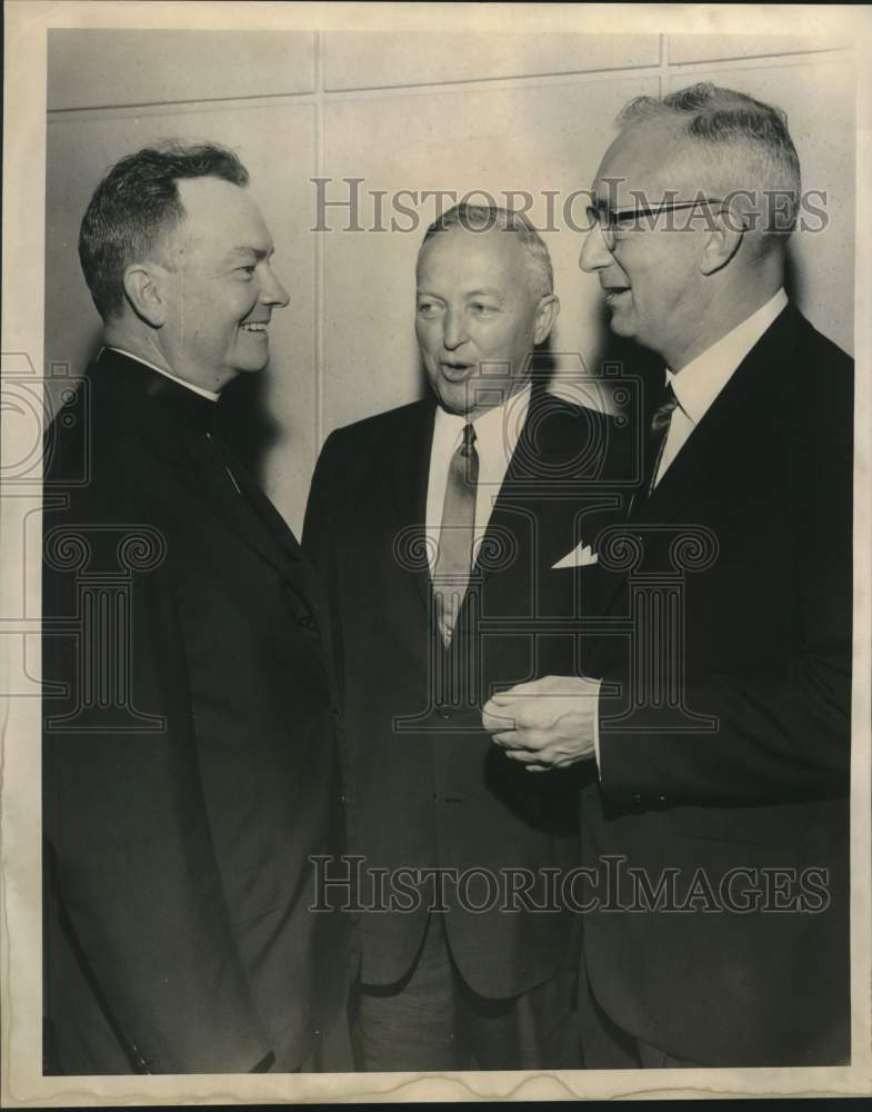 Load image into Gallery viewer, 1967 Press Photo Philip H. Hannan, H. Bruce Palmer and D.C. Burnham, Roosevelt
