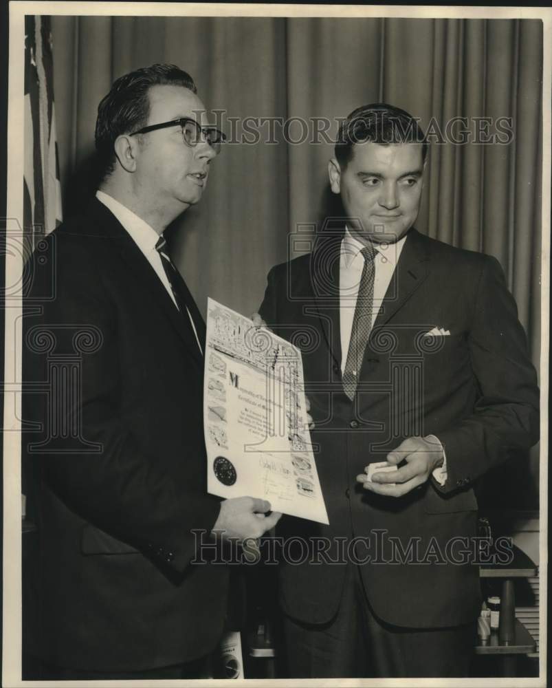 1965 Press Photo Dennis Lacey and Captain James Palmer, Citizens Award Ceremony- Historic Images