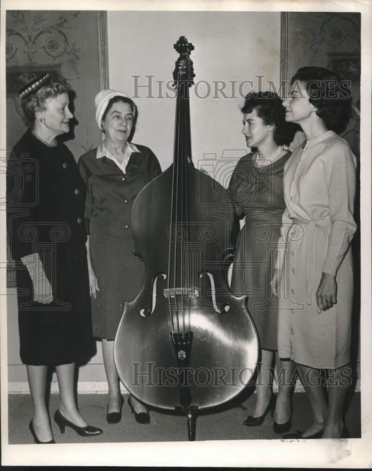 1963 Press Photo Members of Cultural Attractions Fund, Werleins- Historic Images