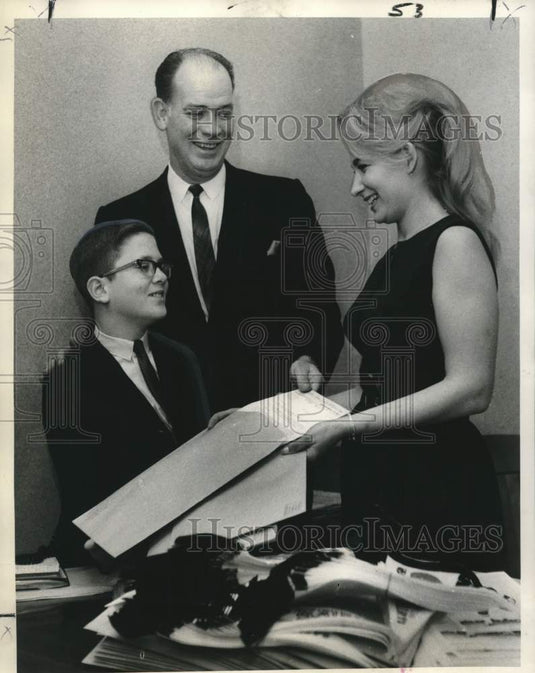 1969 Press Photo Robert Steele and Members of Lion's Crippled Children's Camp