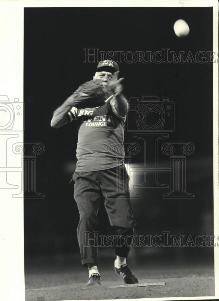 1987 Press Photo Joe Orr Sr. pitching a knuckleball at Miley Park- Historic Images