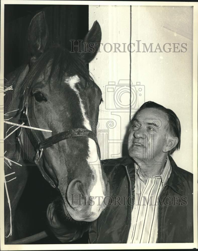 1972 Press Photo Trainer Homer Pardue with Mo Le Hace - Historic Images